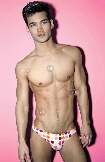 twink-with-pink-bubbles-kyle-marchand_zp