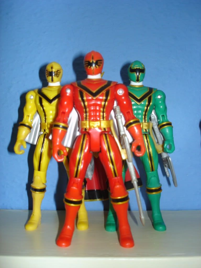 Power Rangers Mystic Force - Mystic Light Yellow and Green Rangers with Red Ranger