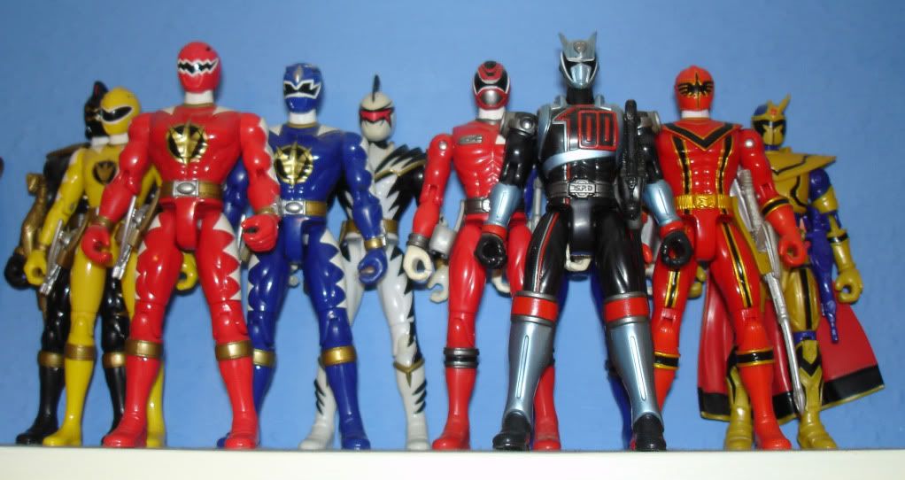 Power Rangers Dino Thunder Team and miscellaneous Power Rangers SPD and Power Rangers Mystic Force Figures.