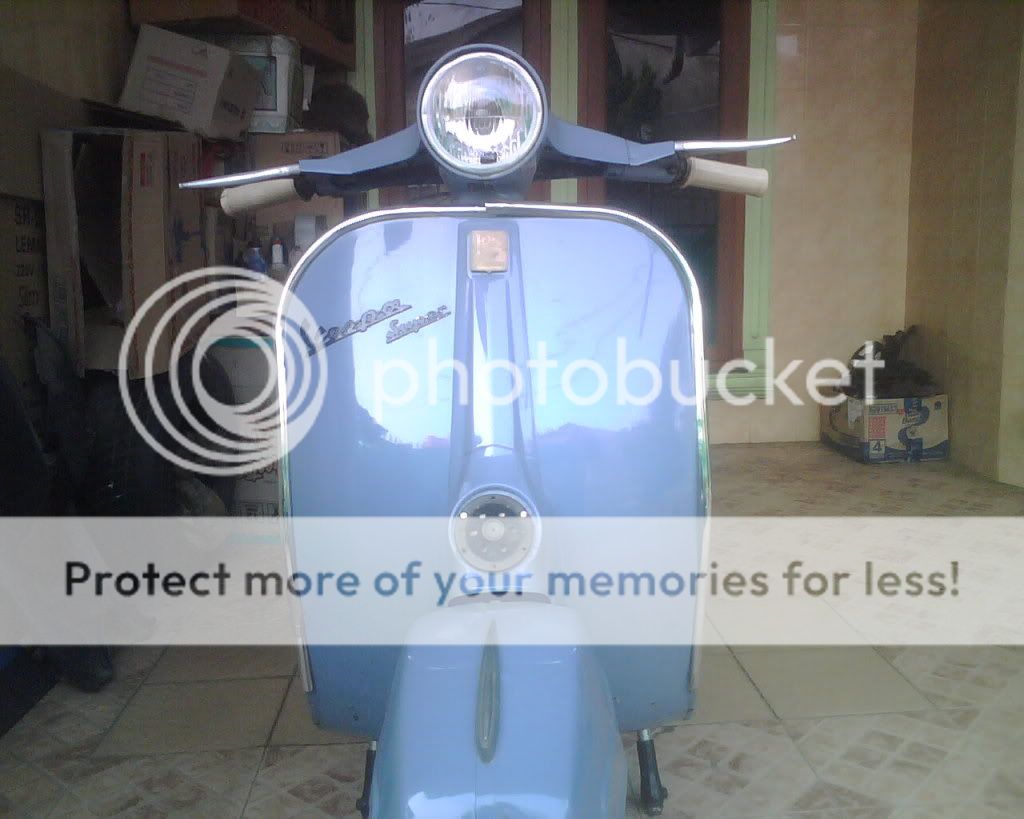 vespa super warna biru langit